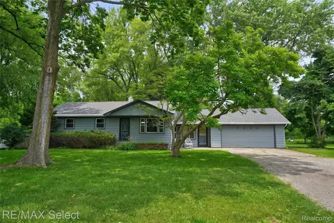 3323 E Carpenter Rd, Flint, MI 48506