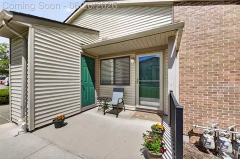 378 Spring Brooke Dr #40, Brighton, MI 48116