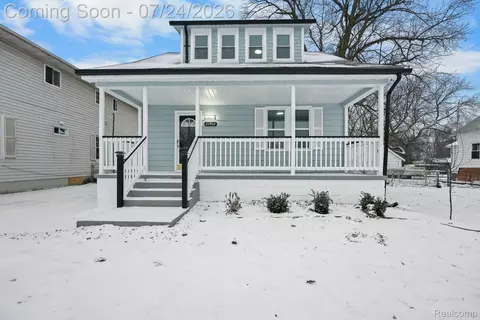 21902 Ridgeway St, Saint Clair Shores, MI 48080