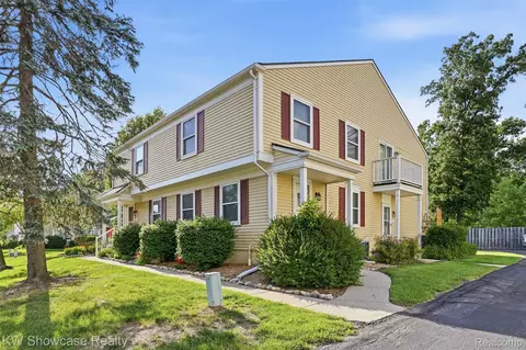 1499 Mariner Dr, Walled Lake, MI 48390