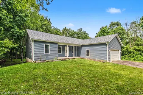 1765 Parker Rd, Holly, MI 48442