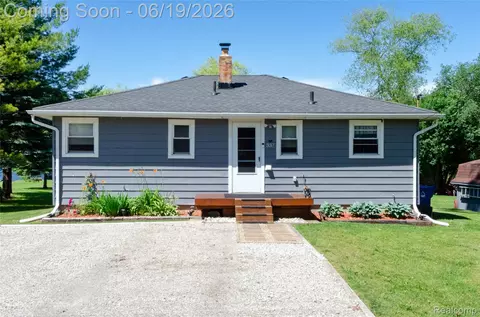 337 Lansing Dr, Waterford, MI 48328