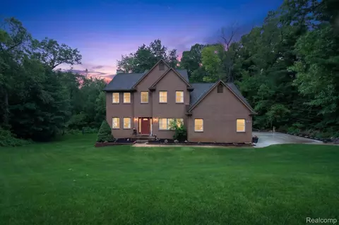 7943 Debora Dr, Genoa, MI 48114