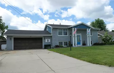 2854 Elmwood St, Port Huron, MI 48060