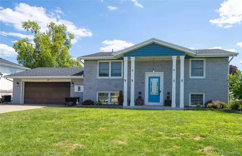2854 Elmwood St, Port Huron, MI 48060