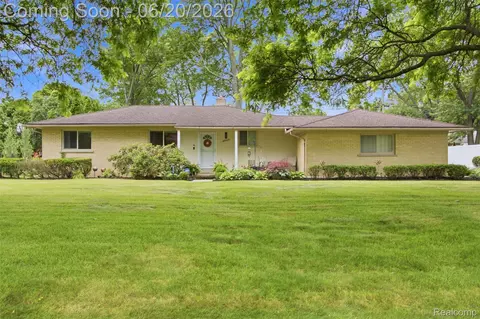 31737 Bella Vista Dr, Farmington Hills, MI 48334