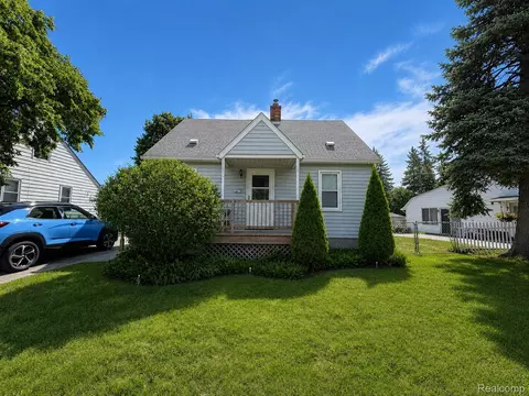 22058 Tuscany Ave, Eastpointe, MI 48021
