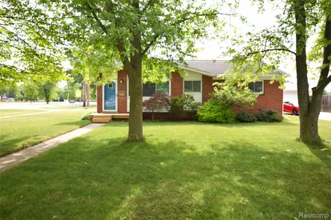 2482 Anderson Rd, Saginaw, MI 48603