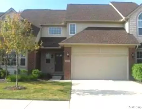 1012 Paddock Ln, South Lyon, MI 48178