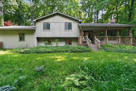 4200 Stockemer, White Lake, MI 48383