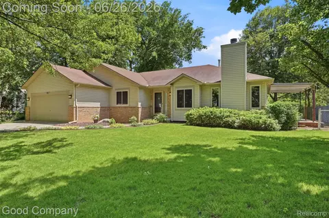 21466 Ruth St, Farmington Hills, MI 48336