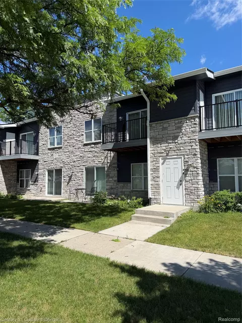 1241-1251 E Woodward Heights Blvd, Hazel Park, MI 48030