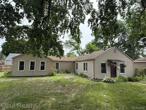 11700 Cavell St, Livonia, MI 48150