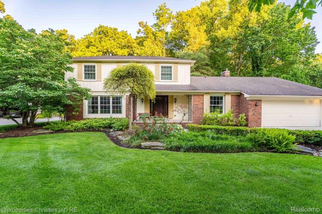 2593 Hounds Chase Dr, Troy, MI 48098