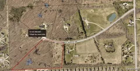 6308 Pointe North Dr, Grand Blanc, MI 48439