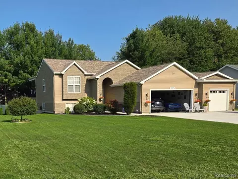 10856 Skylane Ct, Allendale, MI 49401