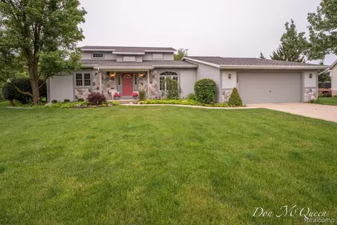 5225 Discovery Dr SE, Kentwood, MI 49508
