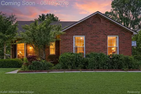 24438 Cote D Nel Dr, Farmington Hills, MI 48336