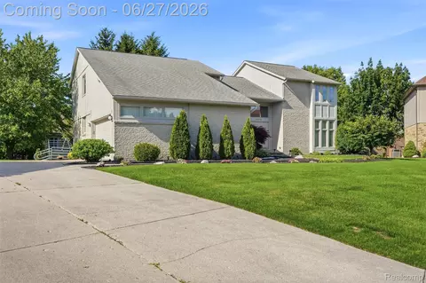 39044 Wilton Ct, Farmington Hills, MI 48331