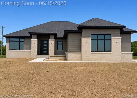7085 Dryden Rd, Almont, MI 48003