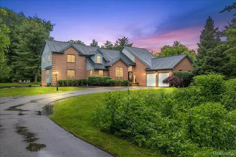 4700 Botany Gln, Commerce, MI 48382