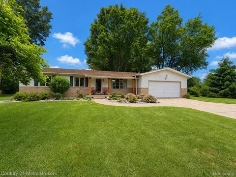 3259 N Seymour Rd, Flushing, MI 48433