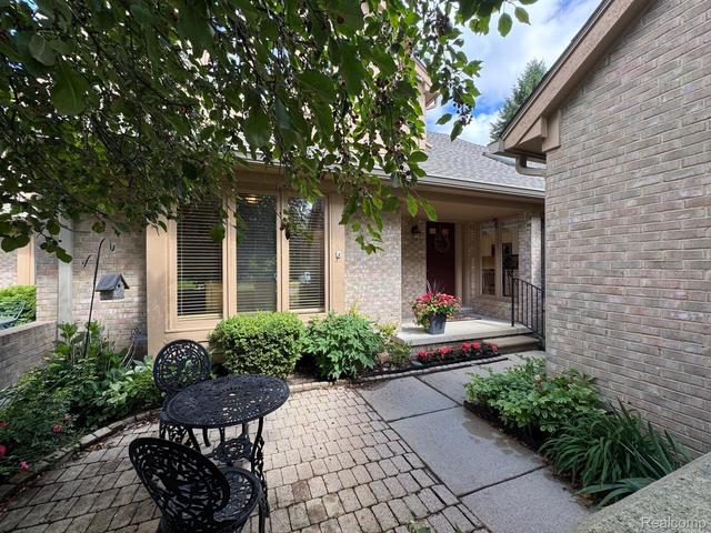 1213 Autumn Dr #108, Troy, MI 48098