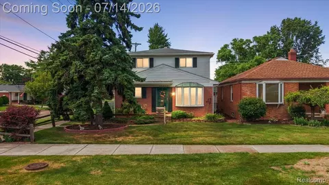 20323 Cedar St, Saint Clair Shores, MI 48081