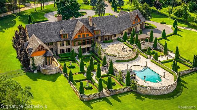 5350 Brewster Rd, Oakland, MI 48306