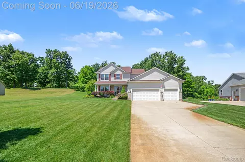 3455 N Quarry Creek Dr, White Lake, MI 48383