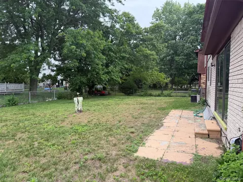 29538 E Nottingham Cir, Warren, MI 48092 photo 5