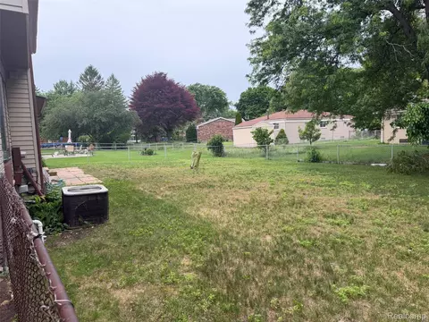 29538 E Nottingham Cir, Warren, MI 48092 photo 4
