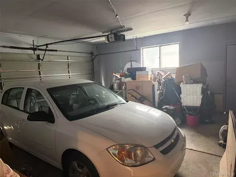 29538 E Nottingham Cir, Warren, MI 48092 photo 3
