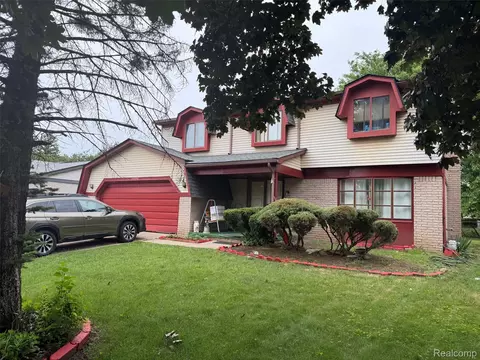 29538 E Nottingham Cir, Warren, MI 48092