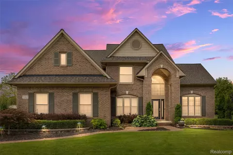 30425 Norwich Dr, Novi, MI 48377