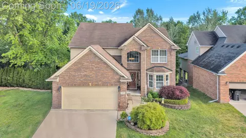 18090 Curtis Ct, Livonia, MI 48152