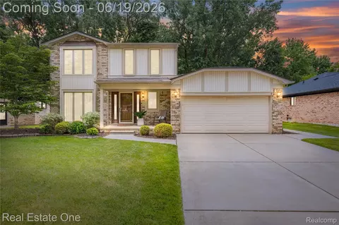 14522 Coulee Dr, Sterling Heights, MI 48313