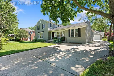 615 Lakepointe St, Grosse Pointe Park, MI 48230