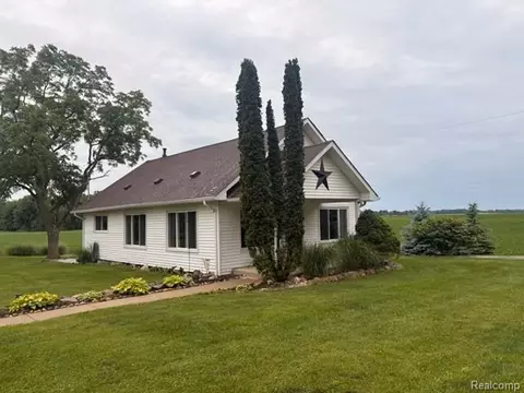 3658 Newburg Rd, Shiawassee, MI 48414