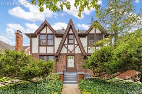 417 Cloverly Rd, Grosse Pointe Farms, MI 48236 photo 2