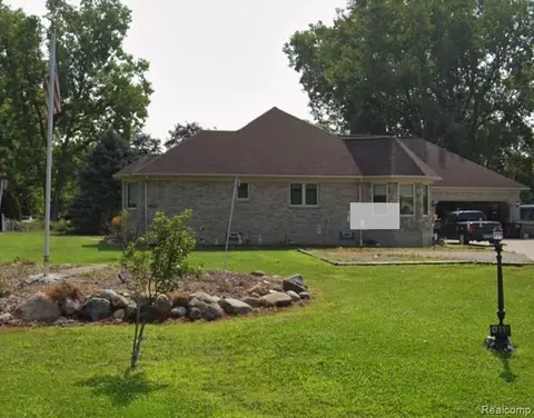 4343 Dauncy Rd, Flat Rock, MI 48134