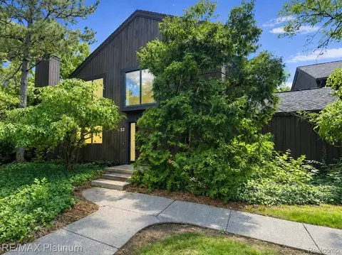 32 Haverhill Ct, Ann Arbor, MI 48105