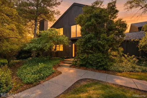32 Haverhill Ct, Ann Arbor, MI 48105