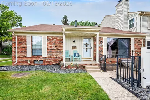 38748 Golfview Dr E, Clinton Township, MI 48038