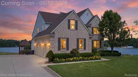49354 Peninsular Dr, Van Buren, MI 48111
