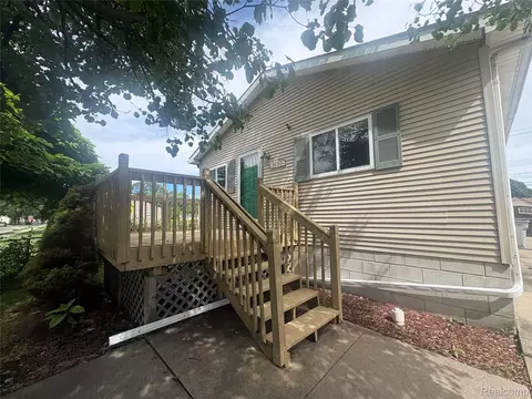 1455 E Meyers Ave, Hazel Park, MI 48030