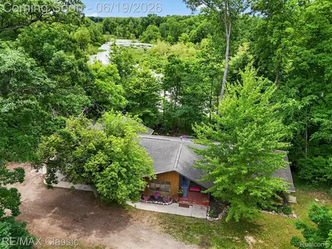 12189 Gage Rd, Holly, MI 48442
