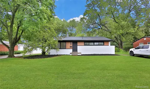 36720 N Schafer St, Clinton Township, MI 48035