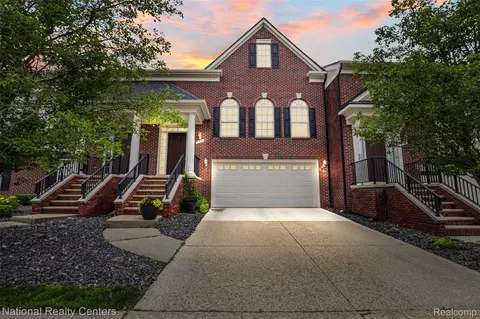 779 Red Run Dr, Troy, MI 48085