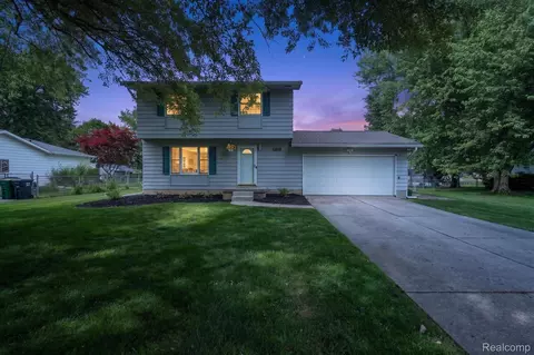 5521 Independence Colony Rd, Grand Blanc, MI 48439
